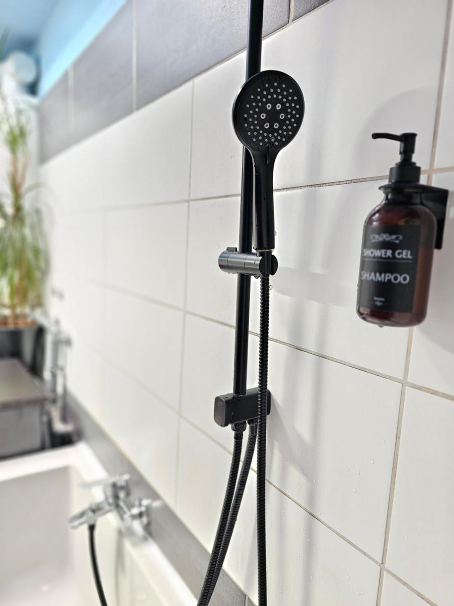 Doppelzimmer 2 I Geteiltes Bad & Kueche I Mit Dem Zug Nur 4 Min Bis Zum Hauptbahnhof Freiburg Bagian luar foto